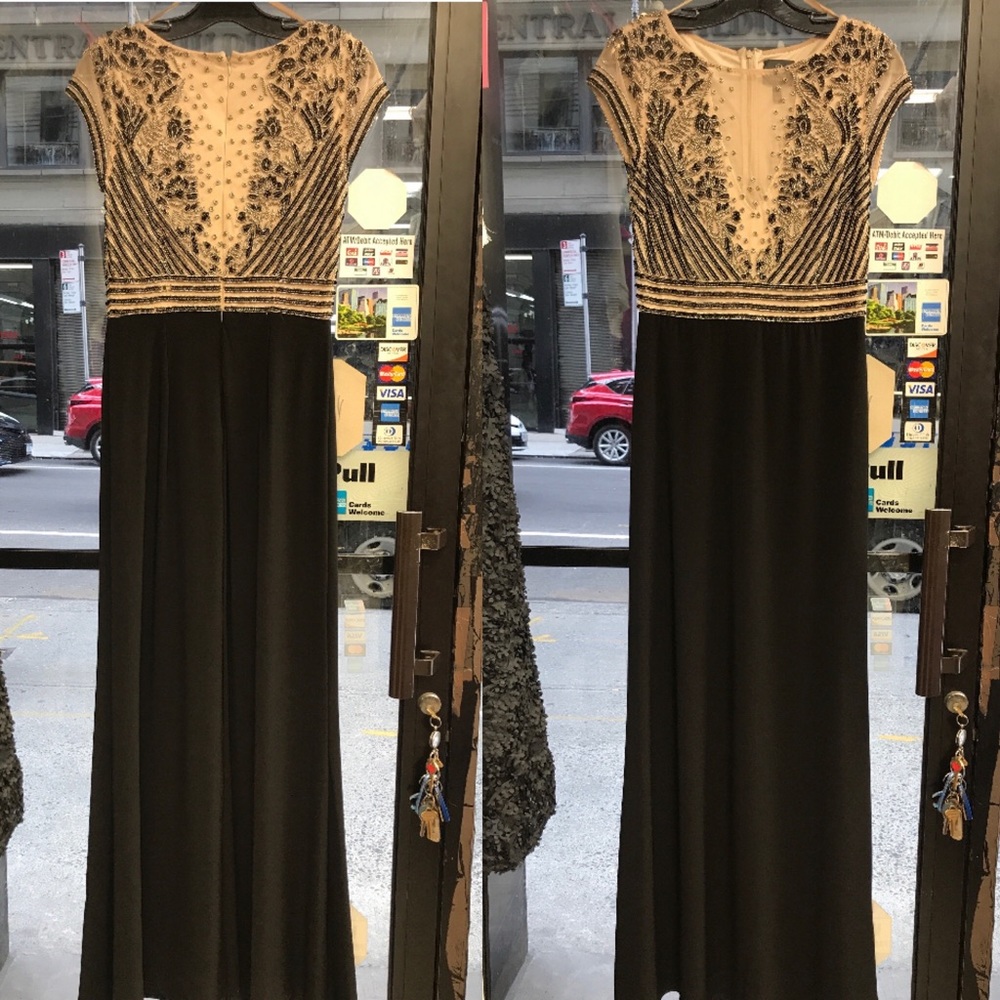 Adrianna Papell embellished, mermaid  illusion V-neck long gown - Picture 5 of 12